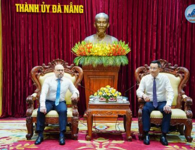 Quang cảnh buổi tiếp Tân Tổng Lãnh sự Cộng hòa Liên bang Nga tại thành phố Đà Nẵng vào chiều 16-10.