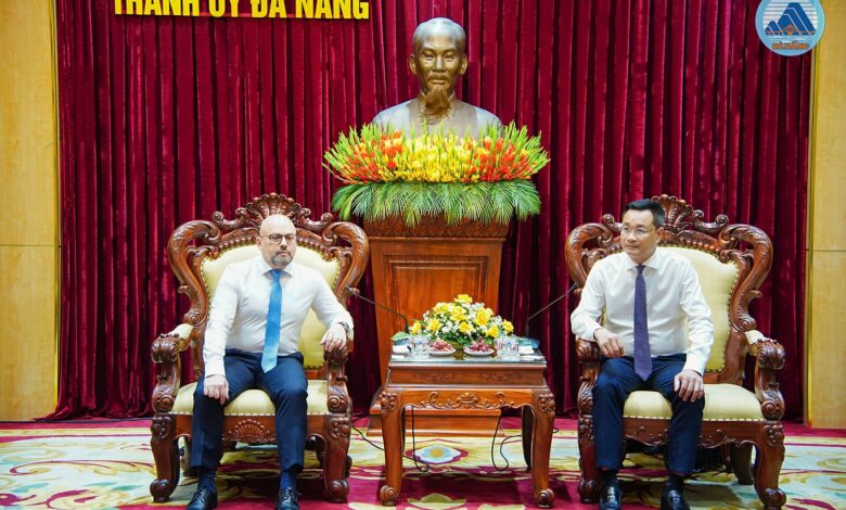 Quang cảnh buổi tiếp Tân Tổng Lãnh sự Cộng hòa Liên bang Nga tại thành phố Đà Nẵng vào chiều 16-10.